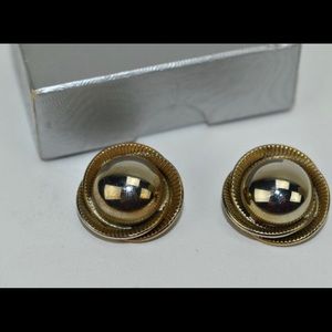 Vintage Gold plated clip earrings - spectacular!